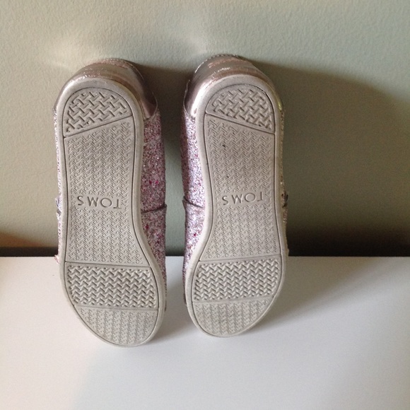 Toms - Picture 4 of 5